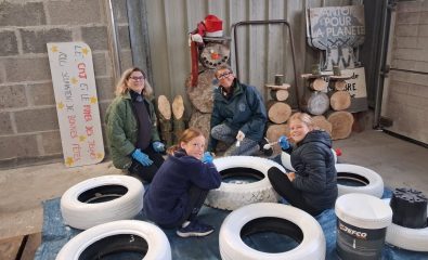Préparation des décorations de Noël par le CMJ et l'ALSH.